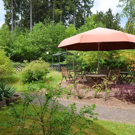 Spacious With Pool In