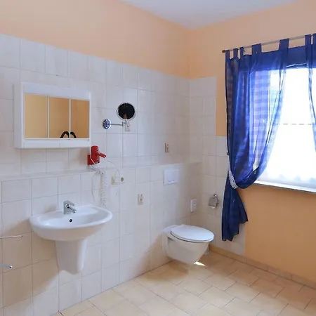 Apartamento Spacious With Pool In